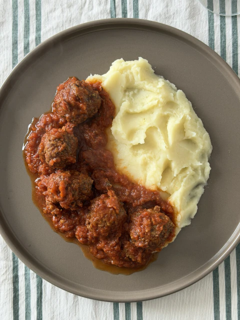 Albóndigas con puré de papas