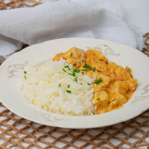Pollo al curry con arroz