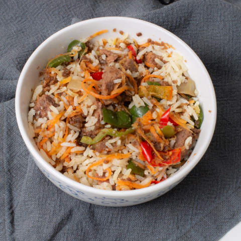 Wok de carne con arroz